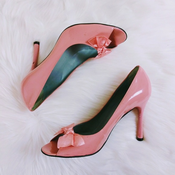 BCBG BLUSH BOW PEEPTOE PATENT LEATHER HEELS - Picture 2 of 8